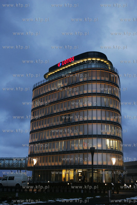 Gdansk, rafineria Grupy LOTOS, nowoczesny biurowiec.
31.01.2007
fot....