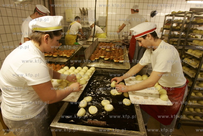 Tlusty czwartek, czyli pączkowe szaleństwo. Nz produkcja...
