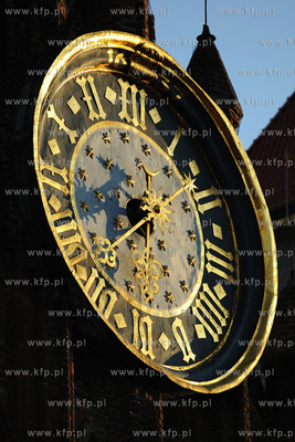 Zegar na Bazylice Mariackiej w Gdanku. 2.07.2009 fot....