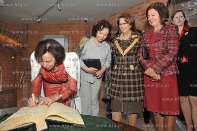 Spotkanie Prezydentow Grupy Wyszehradzkiej. Zony prezydentow...