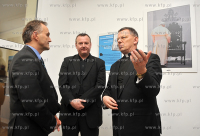 Gdynia. Urzad Maista. Wernisaz wystawy Ojciec Swiety...