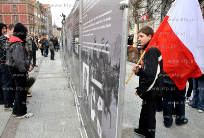 Gdansk. Dlugi Targ.  Wystawa katynska z okazi 70 rocznicy...