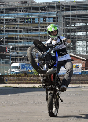 Mateusz z Sopotu doskonali swoje umiejetnosci jazdy...