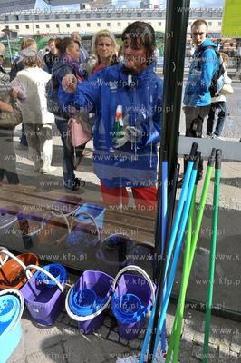 Akcja - "Czyste Przystanki" w ramach kampanii Zmieniamy...