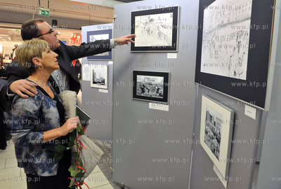 Wystawa w GCH Manhattan we Wrzeszczu. "Fotorysowanie....