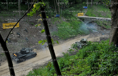Wyburzanie Mostku Weisera Dawidka na gdanskiej Strzyzy....