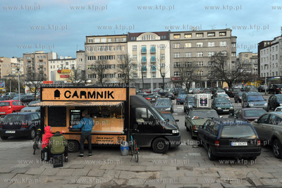 Gdynia. Parking samochodowy na zapleczu Centrum Handlowego...