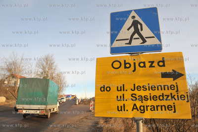 Gdansk Matarnia. Nowy wiadukt na ul. Budowlanych obok...