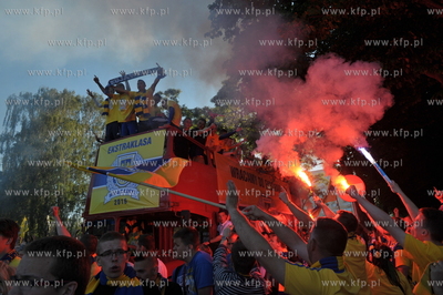 Gdynia swietuje awans Arki do ekstraklasy na skwerze...