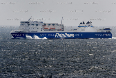 Prom armatora Finnlines kursjacy na trasie Travemunde...