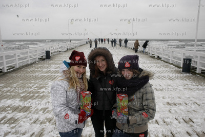 Sopot. Molo. Wolontariuszki WOSP.
10.01.2010
fot....