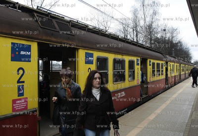 Sopot Kamienny Potok. Peron kolejki SKM.
22.03.2010
fot....