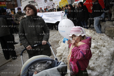 Około 150 osob uczestniczylo w gdanskiej Manifie....