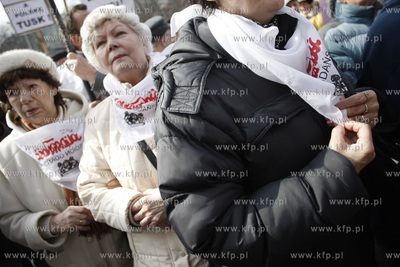 Gdansk. Urzad Wojewodzki.  Emeryci i rencisci protestowali...
