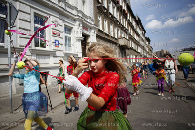 Gdansk. Festiwal Szekspirowski. Dziecieca parada festiwalowa...