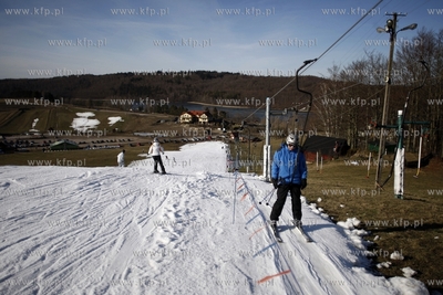 Wieżyca koło Szymbarka. Stok narciarski.
04.03.3012
fot....