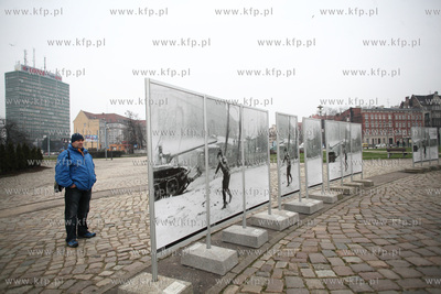 Gdansk. Plac Solidarnosci. Wystawa poswiecona wydarzeniom...