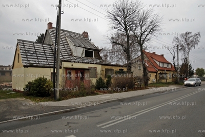 Wyburzanie domow przy ul.Uczniowskiej 23 i 27 w Gdansku...