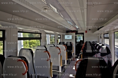 Przejazd i prezentacja składu PKM ze stacji Niedźwiednik...