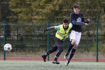 Gdansk Zaspa. Pilkarski turniej dzikich druzyn Do przerwy...