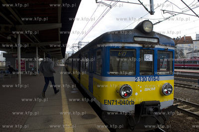 Peron kolejki SKM Gdynia Główna. 24.02.2017 fot....