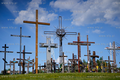 Podlaska Góra Krzyży na uroczysku Święta Woda wznosi...