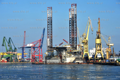 Gdansk, Gdanska Stocznia Remontowa. Platforma Safe...
