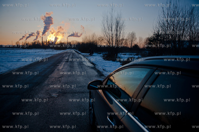 Gdansk. Dymiace kominy Rafinerii Gdanskiej. 
05.02.2012
fot....