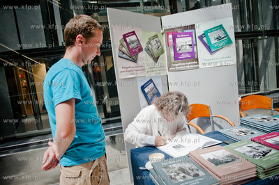 Gdansk. CH Manhattan. Promocja angielskiej wersji albumu...