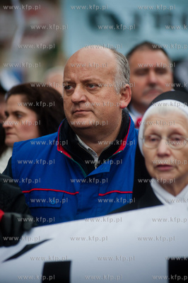 Gdansk. Marsz sympatykow Prawa i Sprawiedliwosci oraz...