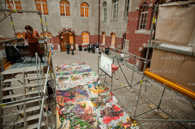 Gdansk. Gmach Glowny Politechniki Gdanskiej. Dziedziniec...