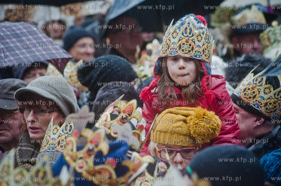 Gdansk. Orszak Trzech Kroli na ulicach Glownego Miasta....