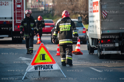 Gdansk. Ul. Okopowa. Wypadek samochodu dostawczego...