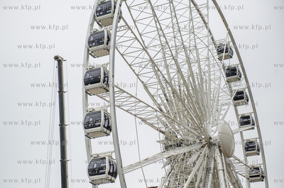 Gdansk. Montaz kola widokowego na Wyspie Spichrzow.
13.06.2016
fot....