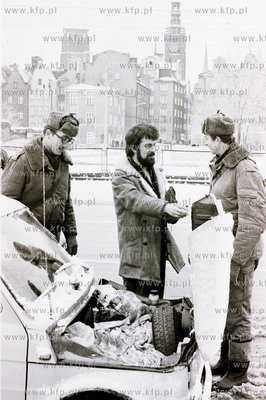 Stan wojenny na ulicach Gdanska, kontrola samochodow...