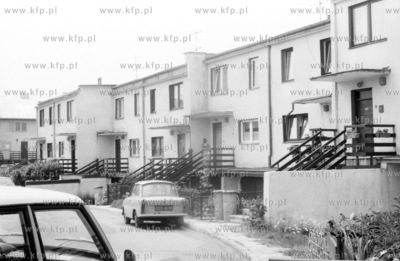 Domy szeregowe w dzielnicy Gdansk Chelm. 10.06.1988...