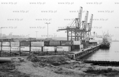 Gdynia. Terminal kontenerowy. 03.1981 1marzec81_z.kosycarz_p8...