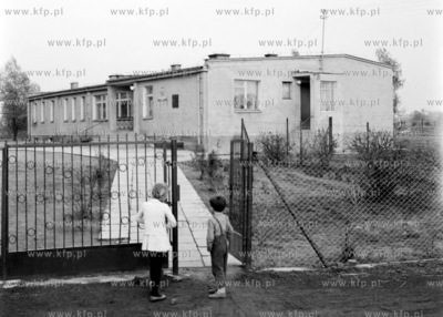 Budynek szkoly podstawowej w Bysewie. 
06.05.1968
0001567z_maj1968
Fot....
