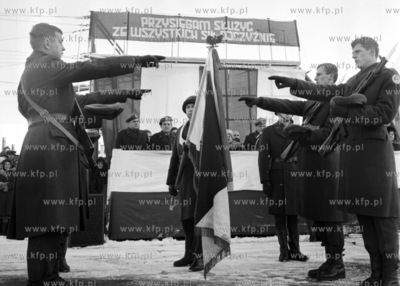 Przysiega zolnierzy 7 Luzyckiej Dywizji Desantowej...