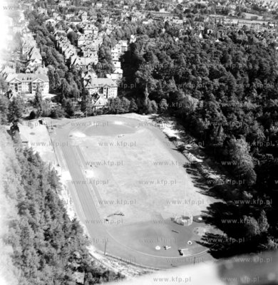Stadion lekkoatletyczny w Sopocie z lotu ptaka. 1965...