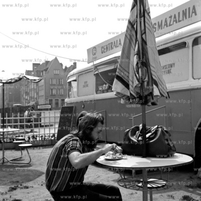 Ogródek gastronomiczny przy smażalni ryb.
08.1971
0000543z_sierpien1971
Fot....