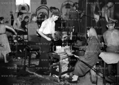 Huta szkła. (lata50). 1959 0007962z Fot. Zbigniew...