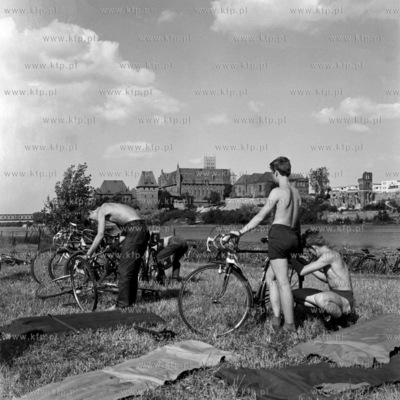 Letni wypoczynek nad Nogatem w Malborku. 
1968
0004981z_1968
Fot....