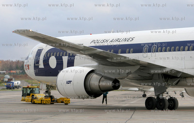 Gdansk, Rebiechowo Nz. Boeing 767-35DER linii LOT

REG.SP-LPB

19.11.2006



fot....