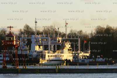 Swinoujscie
Okolo godziny 5 rano prom Karsibor I,...