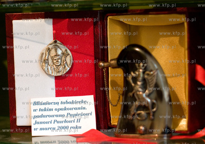 Brodnica Gorna. Pan Rudolf Krecki tworzy rozne przedmioty...