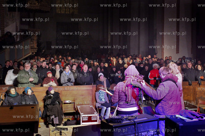 Kosciol sw. Trojcy w Gdansku.Mietek Szczesniak koleduje...