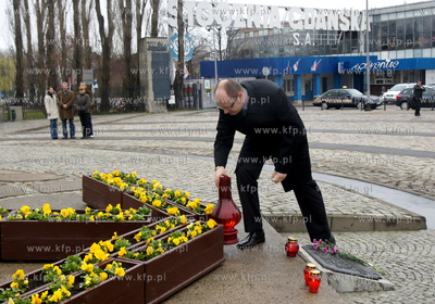 Gdansk. Zaloba po tragicznej smierci Prezydenta RP,...