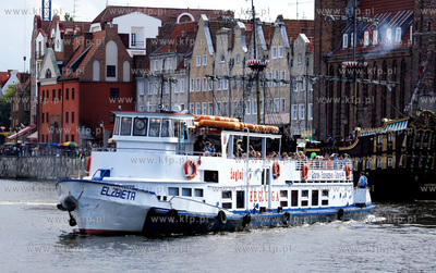 Gdansk. Tramwaj wodny Elzbieta, kursujacy na trasie...