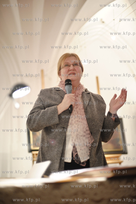 Pokaz szesciu obrazow i jednej rzezby w Oddziale Sztuki...